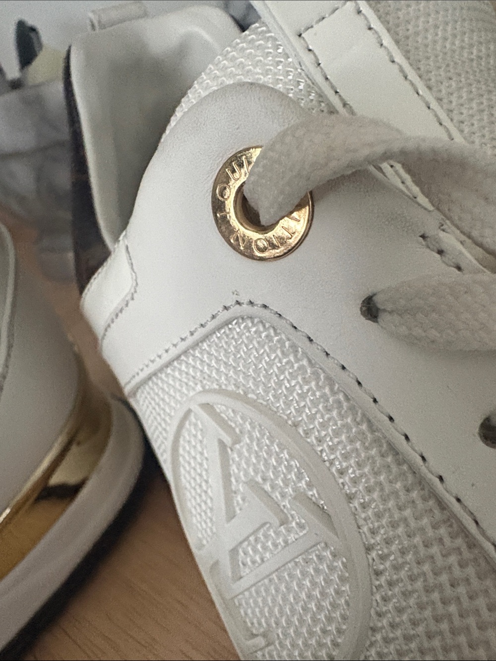 Louis Vuitton Runaway Sneakers 🔥 - Picture 11 of 15